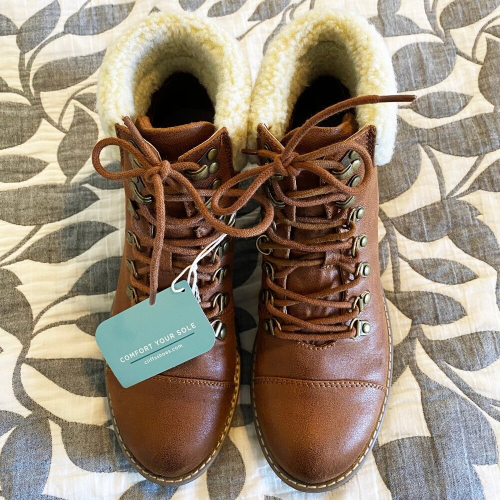 NWT Super Cute Cliffs by White Mountain Brown Boots